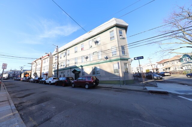 More Photos Of 412 Woodside Ave, Newark Apartments For Sale