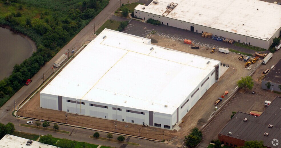 More Photos Of 200 Murray Hill Pky, East Rutherford Distribution For Lease
