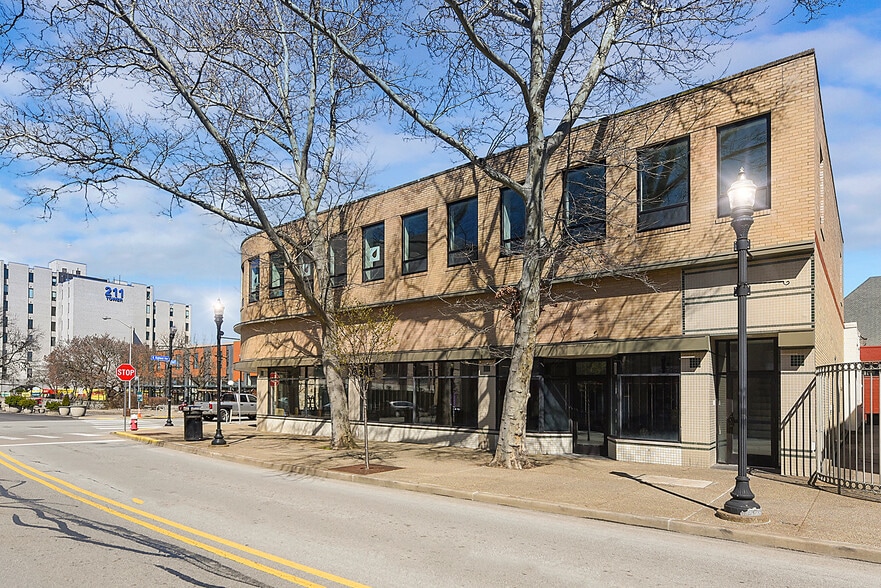 More Photos Of 200 N Highland Ave, Pittsburgh Storefront Retail Office For Lease