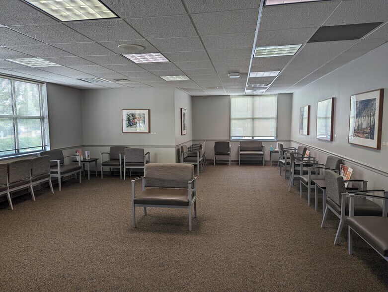 More Photos Of 120 Hawthorne Park, Athens Medical For Sale