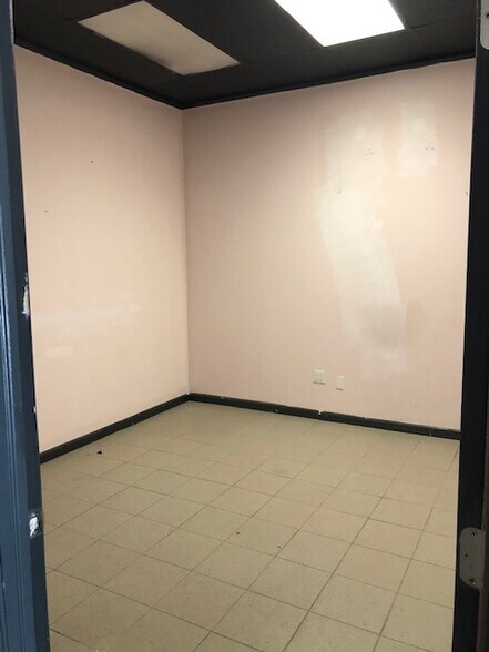 More Photos Of 2110 Clove Rd, Staten Island Storefront Retail Office For Sale