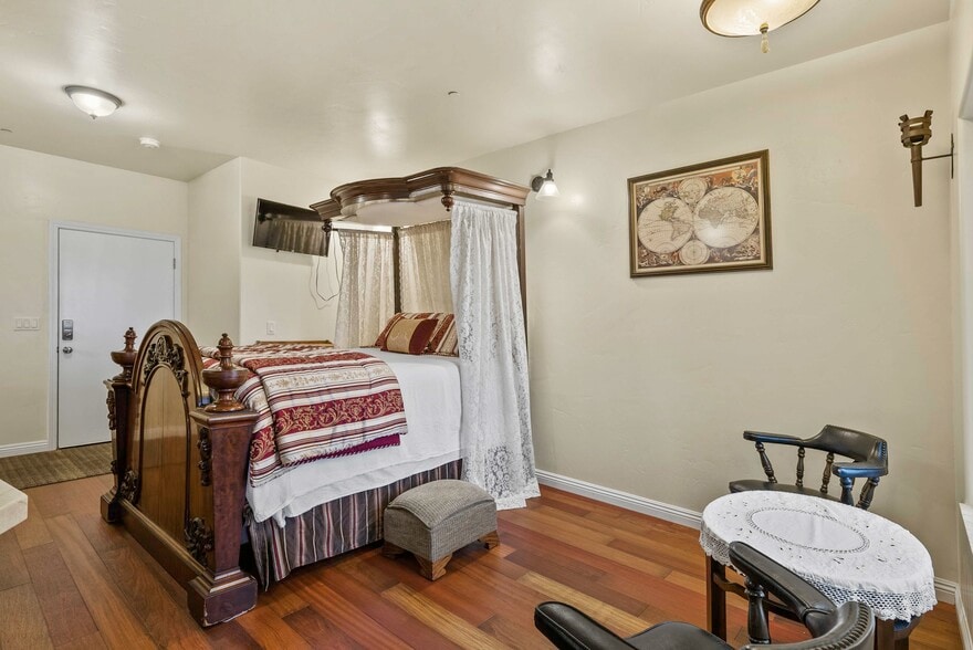 More Photos Of 266 Dolphin Dr, Whitethorn Hotel For Sale