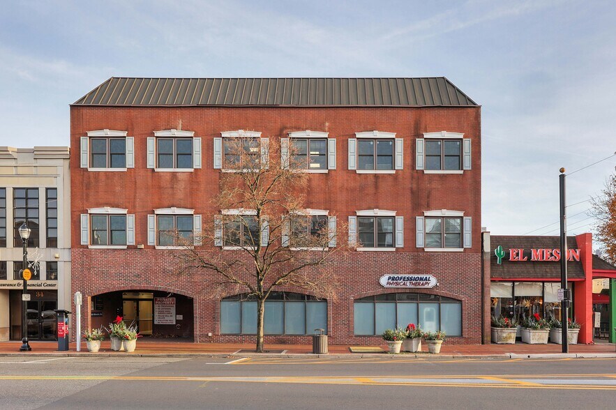 More Photos Of 36 W Main St, Freehold Medical For Lease