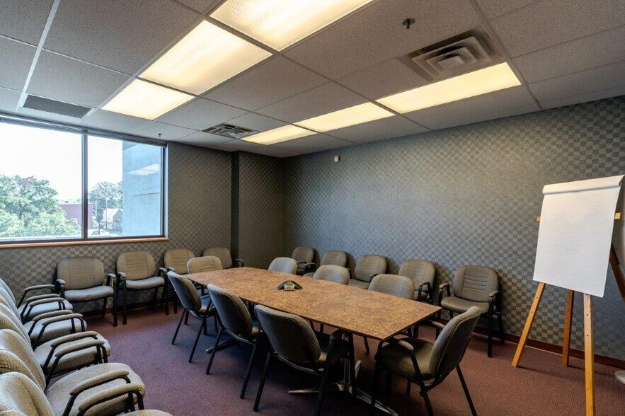 More Photos Of 120 E 3rd St, Newport Office For Lease