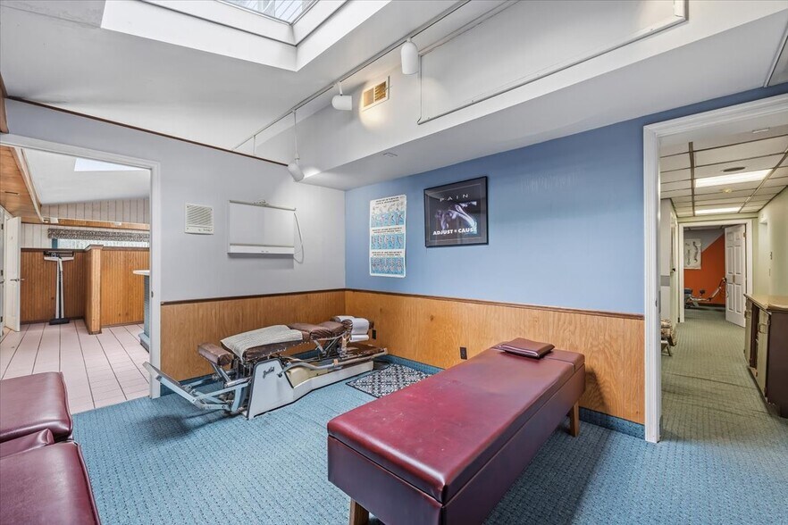 More Photos Of 402 W Moorestown Rd, Nazareth Medical For Sale
