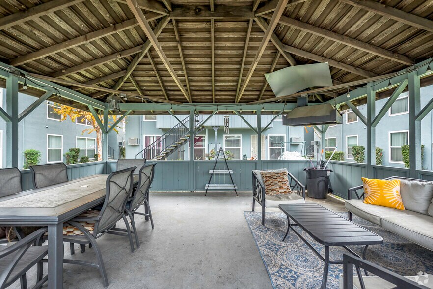 More Photos Of 5500 Foothill Gardens Ct, Sacramento Apartments For Sale