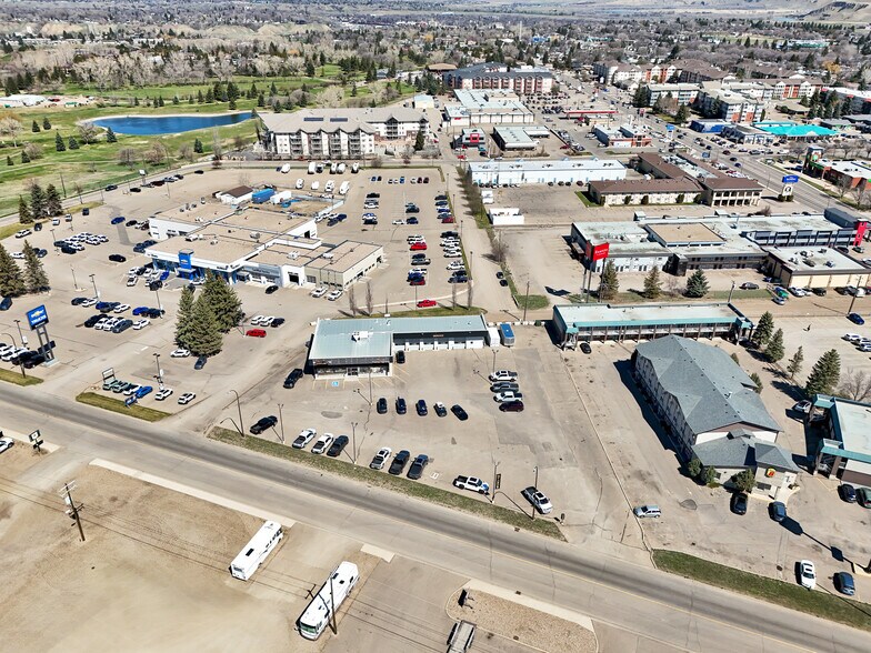 More Photos Of 1276 Trans Canada Way SE, Medicine Hat Showroom For Sale
