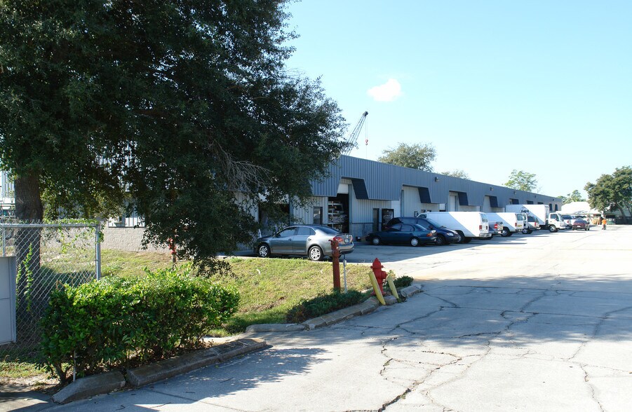 More Photos Of 214 N Goldenrod Rd, Orlando Light Manufacturing For Lease
