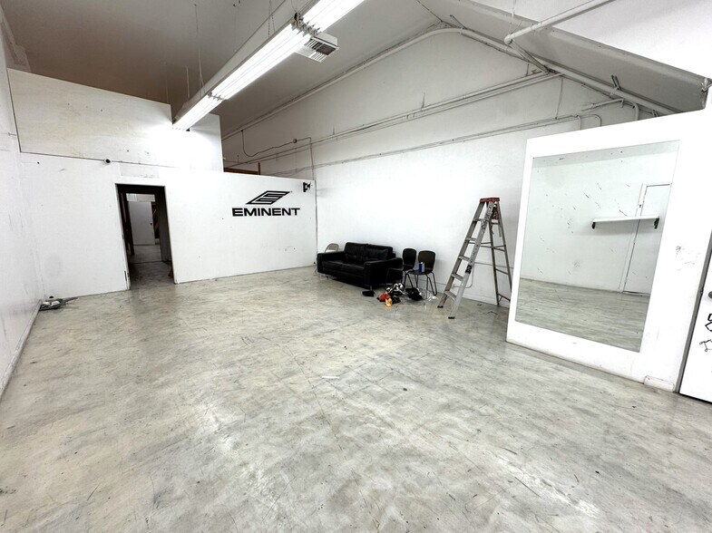 More Photos Of 1018-1020 S Los Angeles St, Los Angeles Light Manufacturing For Lease