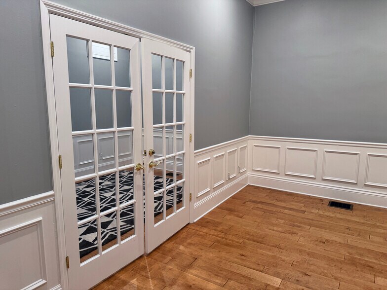 More Photos Of 407 Main St, Franklin Office For Lease