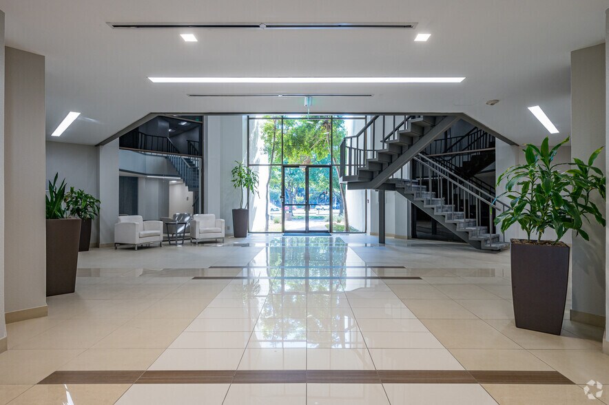 More Photos Of 2655 Villa Creek Dr, Dallas Office For Lease