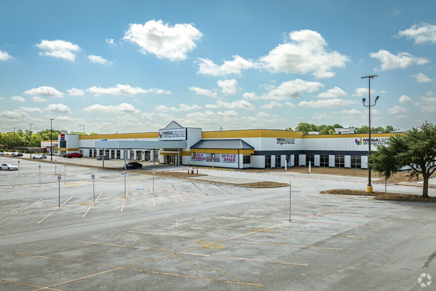 More Photos Of 7075 FM 1960 Rd W, Houston Warehouse For Lease