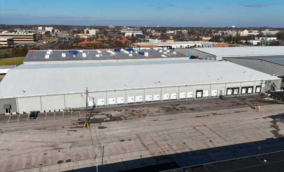 More Photos Of 11027 Kenwood Rd, Blue Ash Warehouse For Lease