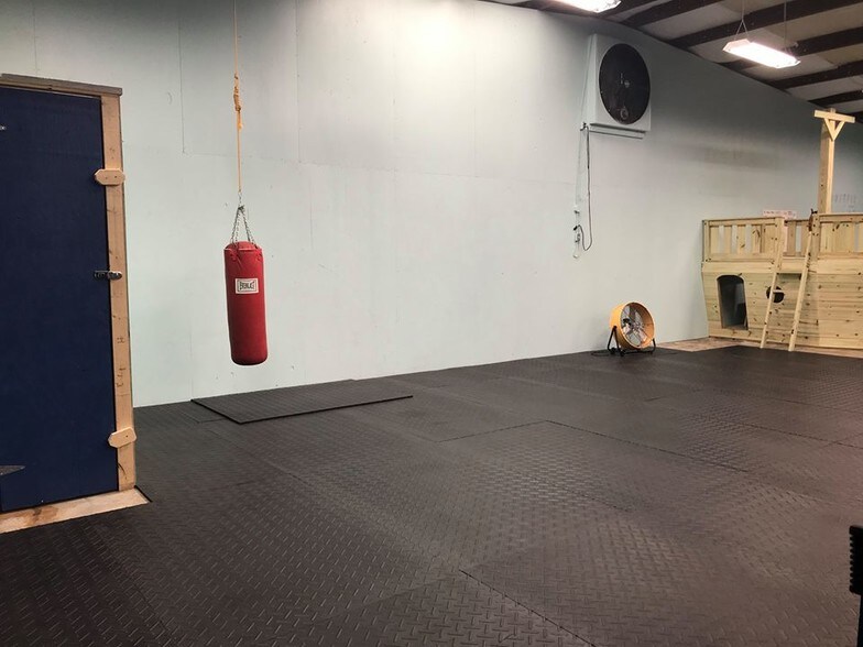 More Photos Of 2385 Corbett St, Jacksonville Warehouse For Lease