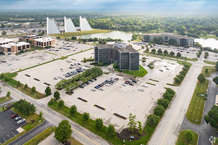 More Photos Of 8910 Purdue Rd, Indianapolis Office For Sale