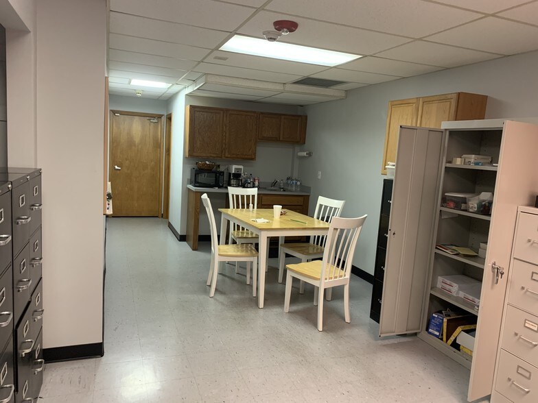 More Photos Of 1005 W Harimaw Ct, Metairie Office For Sale