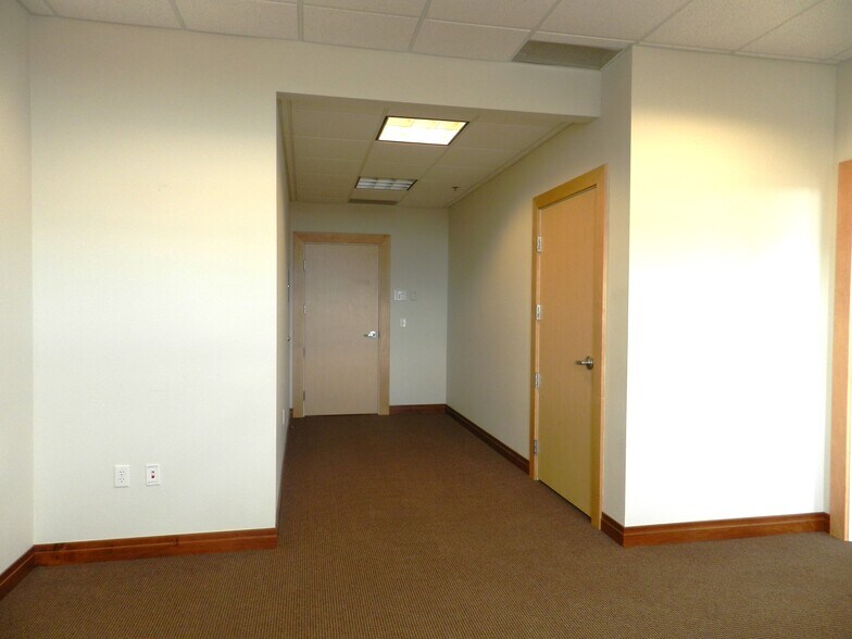 More Photos Of 1404 Hawk Pky, Montrose Medical For Lease