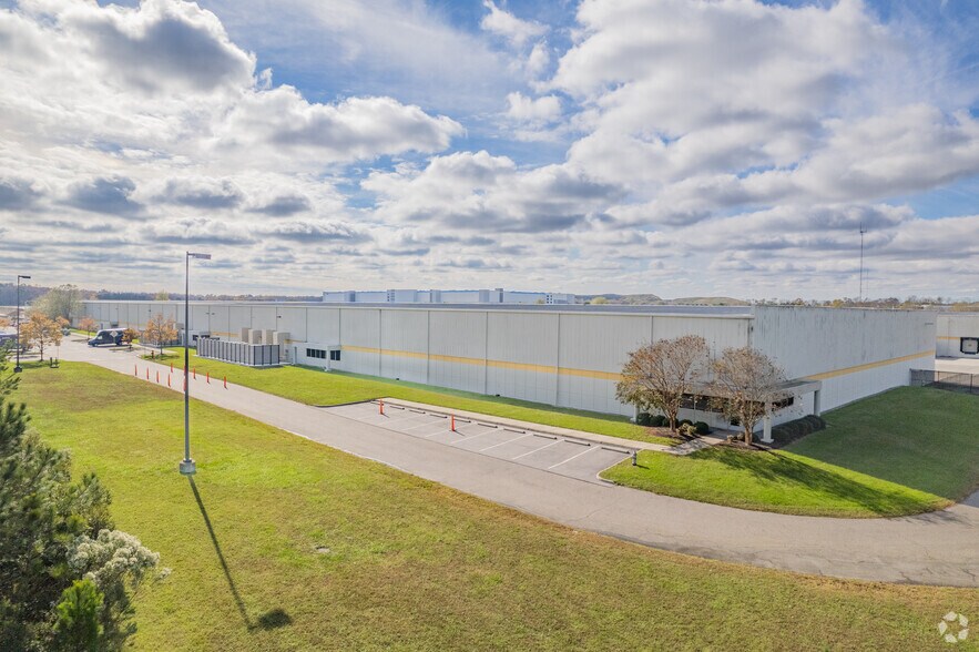 More Photos Of 101 Industrial Dr, Suffolk Distribution For Lease