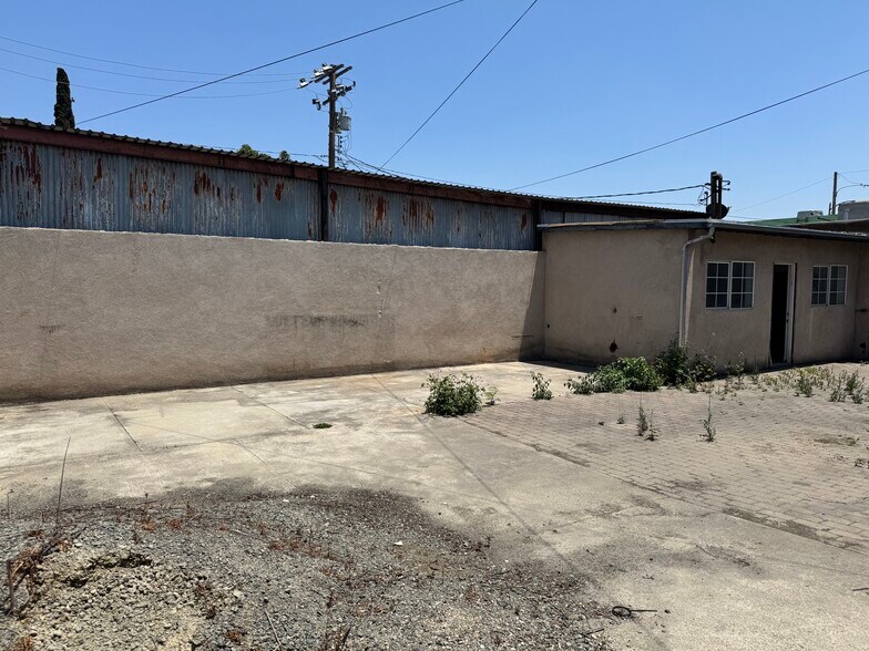 More Photos Of 4641 Telegraph Rd, Los Angeles Manufacturing For Sale