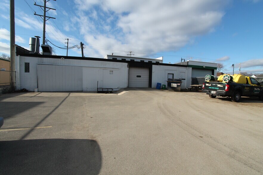 More Photos Of 400 S Pine St, Burlington General Retail For Sale