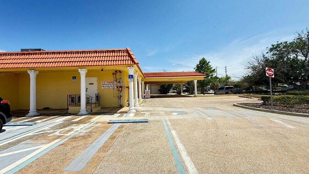 More Photos Of 5051 66th St N, Saint Petersburg Office For Sale