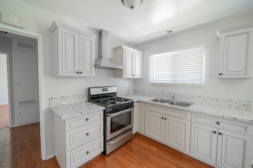 More Photos Of 610 N Oakland Ave, Pasadena Apartments For Sale