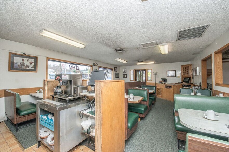 More Photos Of 790 Main St, Weaverville Restaurant For Sale