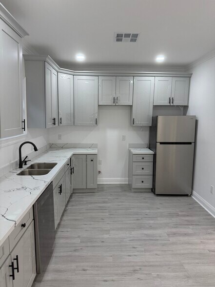 More Photos Of 1030 Burgundy St, New Orleans Apartments For Sale