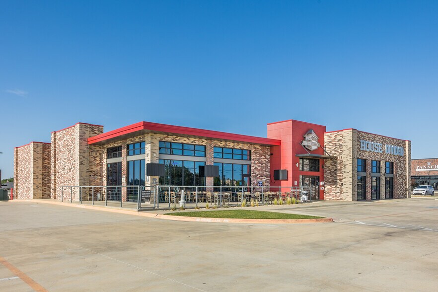 More Photos Of 7609 Hillside Rd, Amarillo Freestanding For Lease