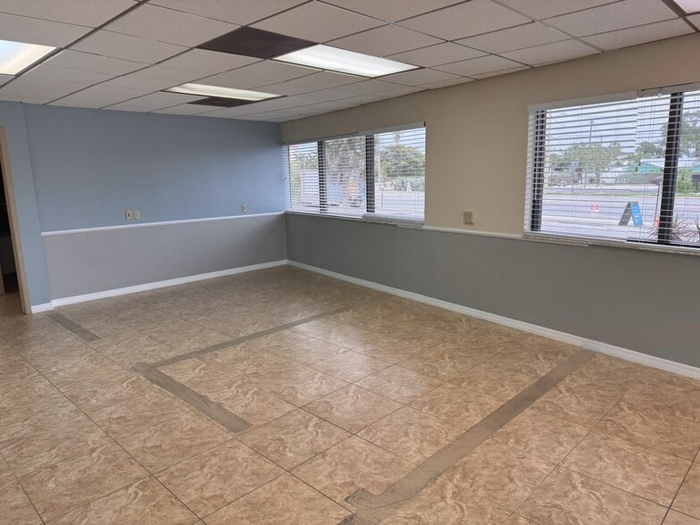 More Photos Of 5050 Gulf Blvd, Saint Petersburg Storefront For Lease