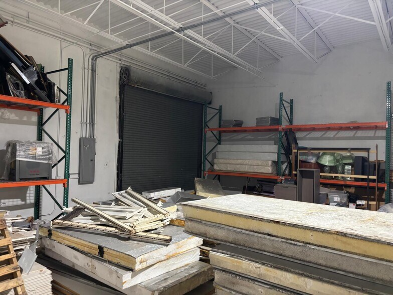 More Photos Of 4671-4685 E 11th Ave, Hialeah Warehouse For Lease