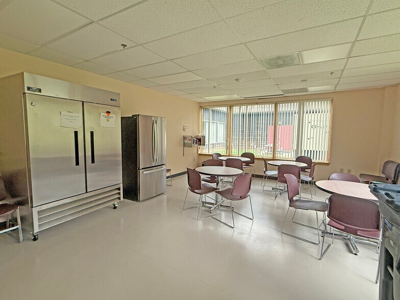 More Photos Of 7 Holland Way, Exeter Office For Lease