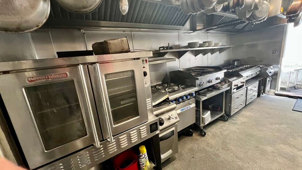 More Photos Of 7469 Melrose Ave, Los Angeles Restaurant For Lease