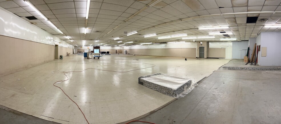 More Photos Of 127 W 7th St, Connersville Freestanding For Sale