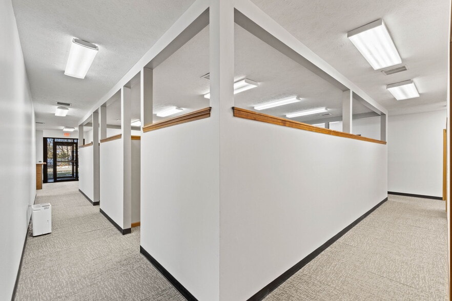 More Photos Of 1542 E Greyhound Pass, Carmel Medical For Lease