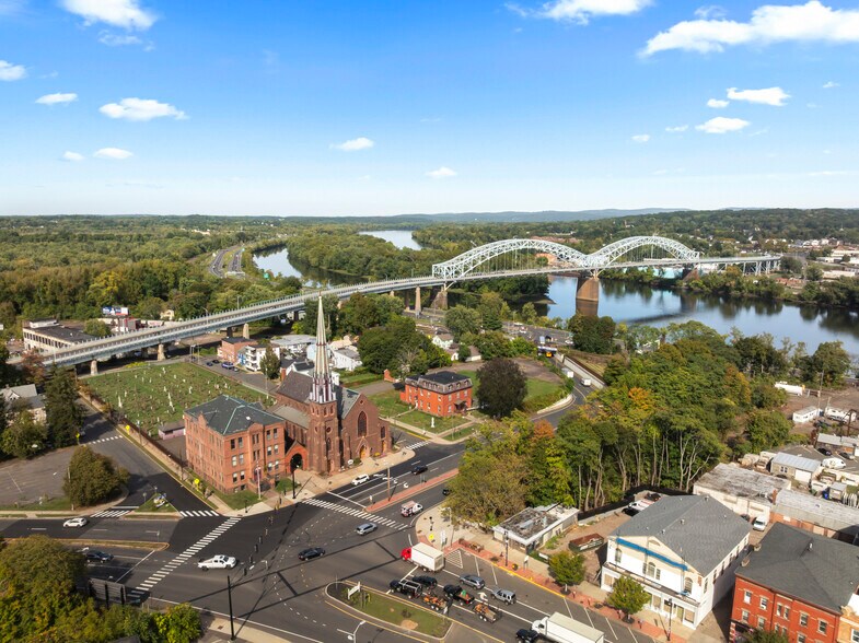 More Photos Of 54 Washington St, Middletown Office For Sale