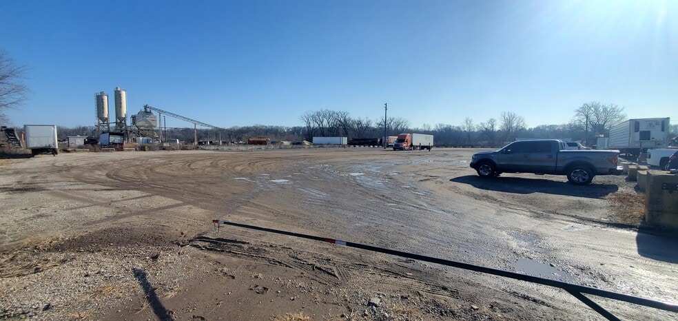 More Photos Of 804 Grant Ave, Joliet Warehouse For Lease