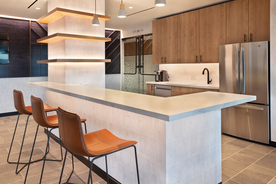 More Photos Of 3550 S Clark St, Arlington Office For Lease