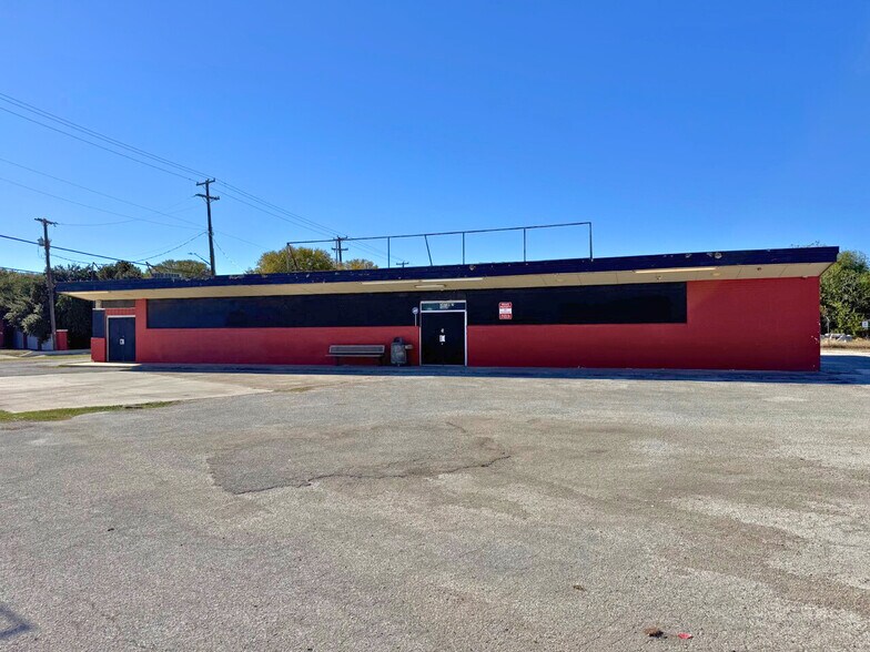 More Photos Of 2423 Jamar St, San Antonio Freestanding For Sale