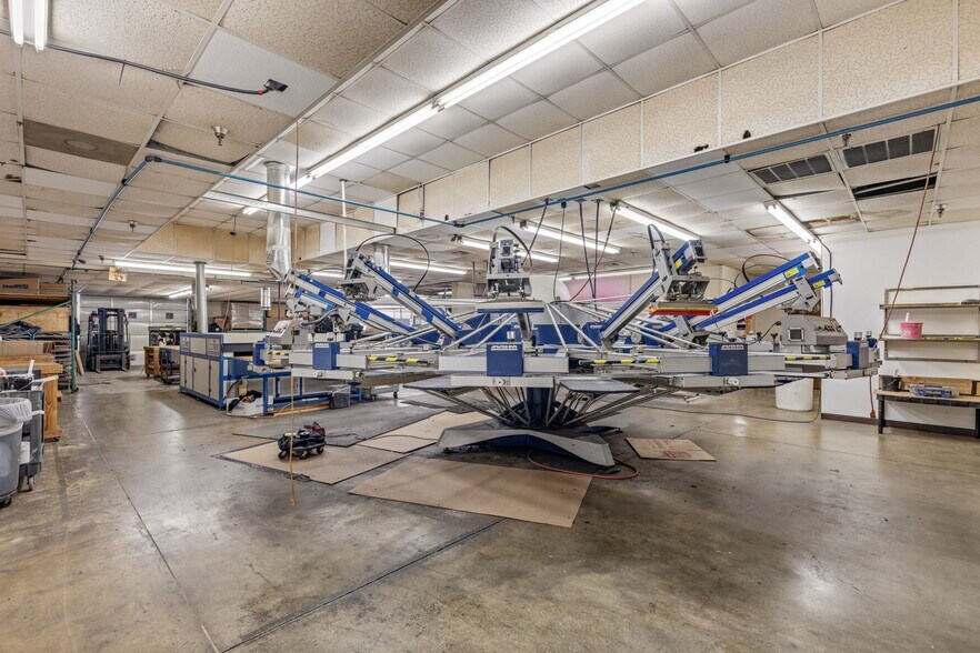 More Photos Of 6580 E Skelly Dr, Tulsa Manufacturing For Sale