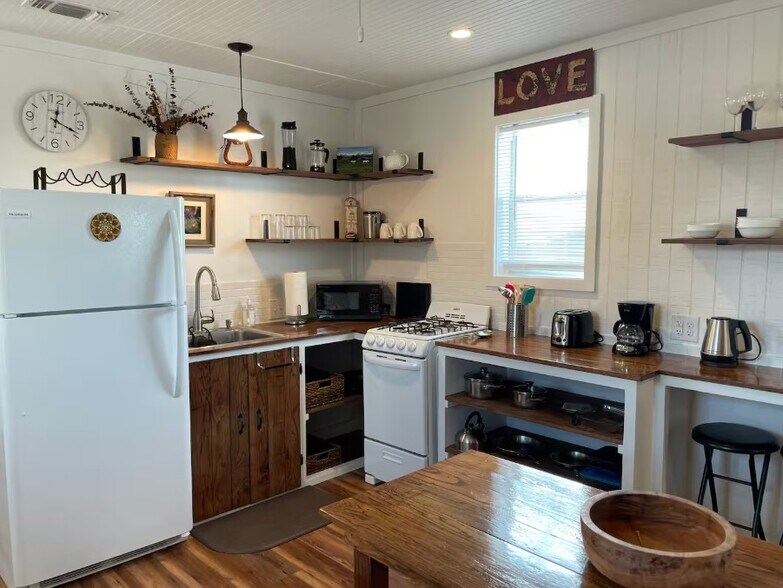 More Photos Of 1281 Post Oak Point Rd, New Ulm Hospitality For Sale