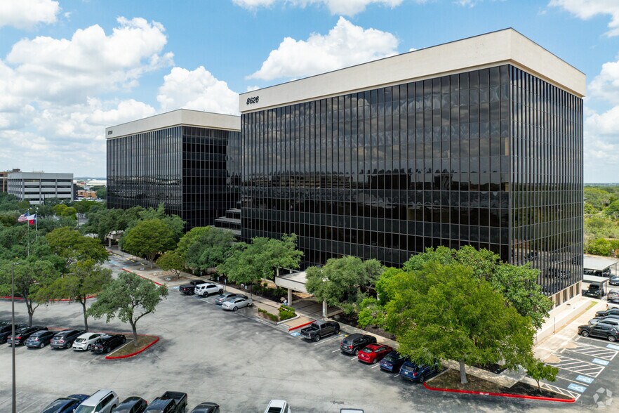 More Photos Of 8700 Tesoro Dr, San Antonio Office For Sale