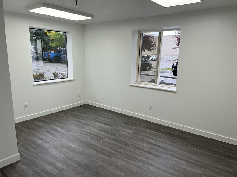 More Photos Of 1657 N State St, Lehi Manufacturing For Sale