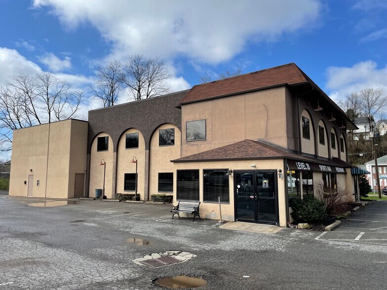 Primary Photo Of 1033 Mayfair Dr, Bethel Park Freestanding For Sale