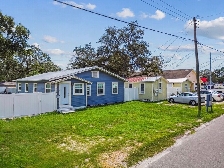 Primary Photo Of 8413 N Hamner Ave, Tampa Apartments For Sale