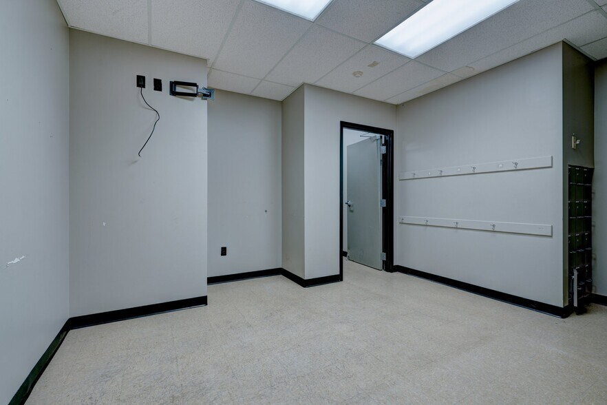 More Photos Of 14900 SE 29th St, Choctaw Bank For Lease