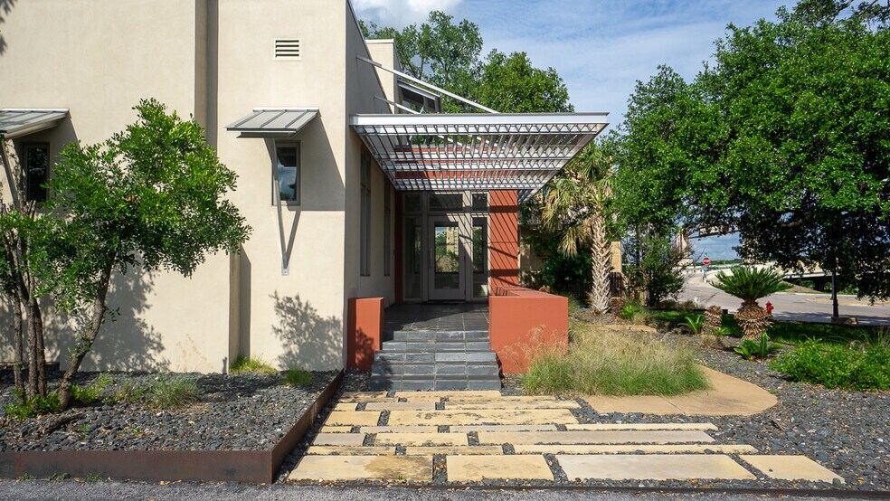 More Photos Of 106 Bagdad Ave W, Round Rock Office For Sale