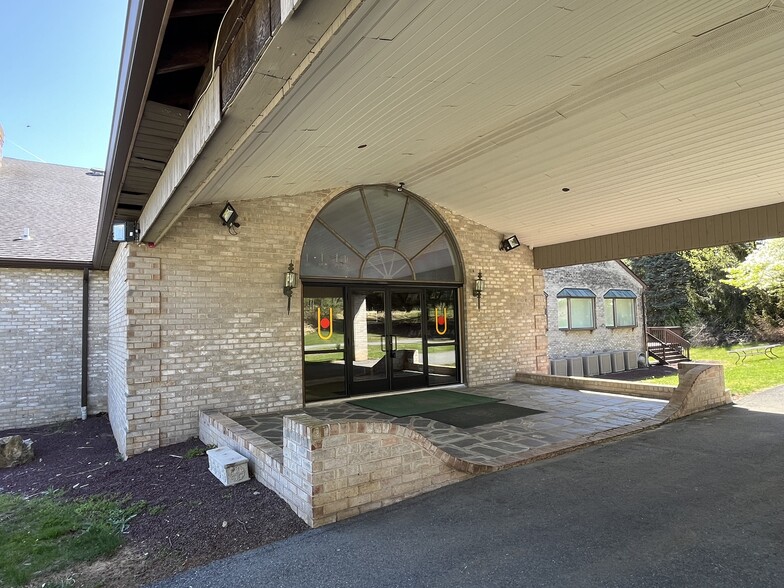 More Photos Of 4166 Lower Saucon Rd, Hellertown Specialty For Sale