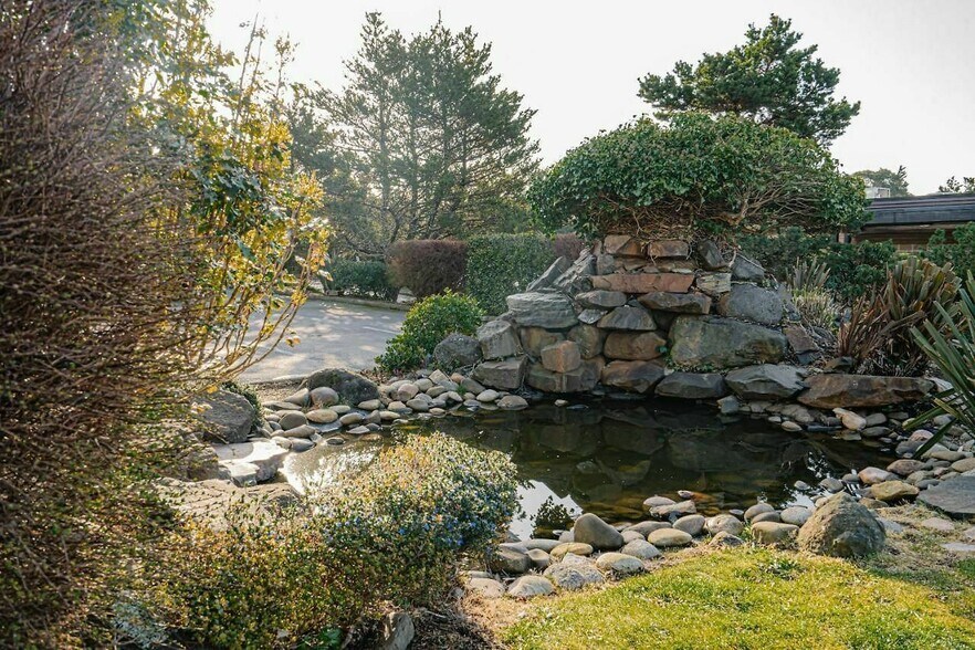 More Photos Of 3430 NE Hwy 101, Lincoln City Hospitality For Sale