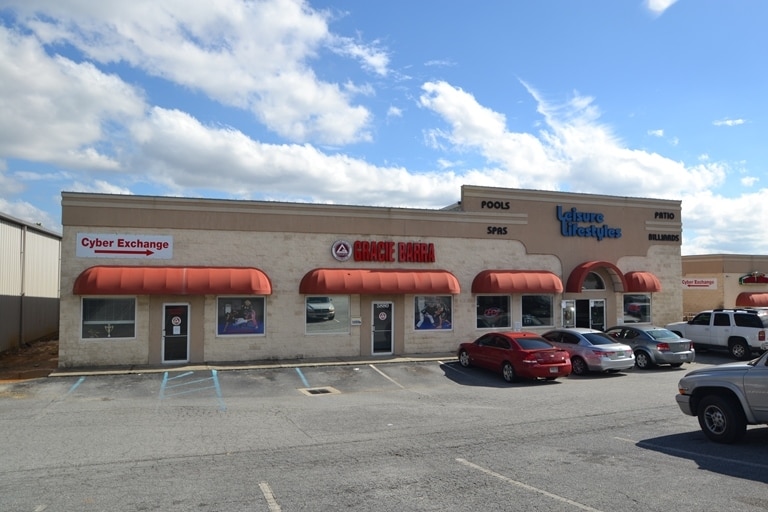 Primary Photo Of 5880 Veterans Pky, Columbus General Retail For Lease